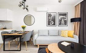 Stylowe Apartamenty z Parkingiem i Balkonem w Kołobrzegu by Noclegi Renters